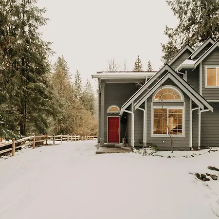 House W Hot Tub - Wifi - Fireplace - Pets Ok